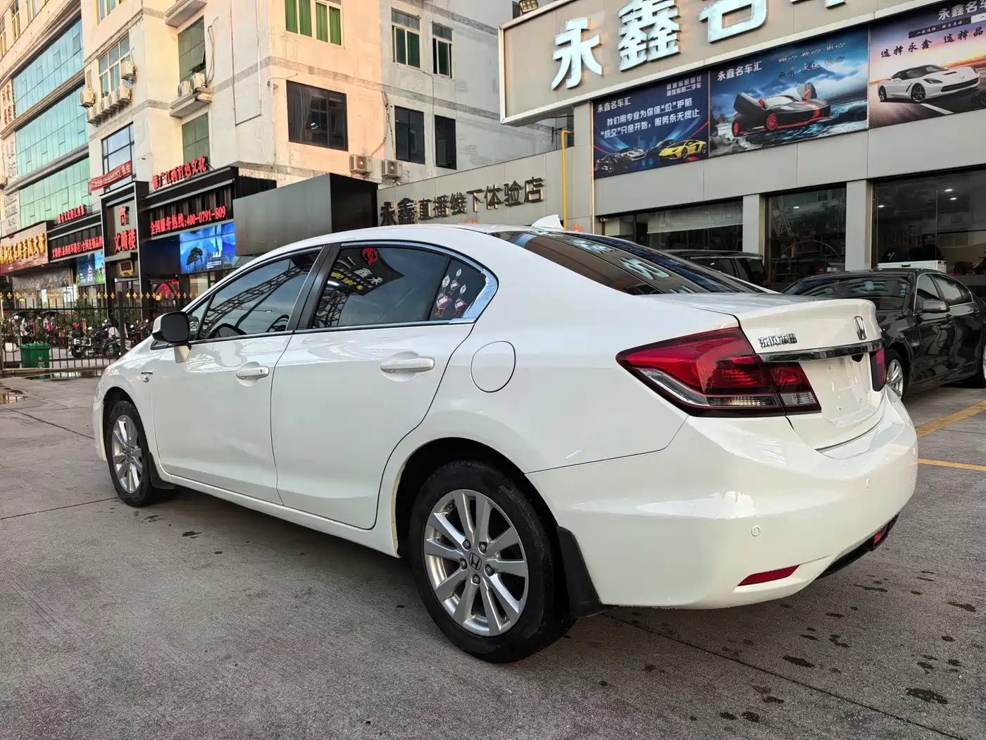 Фото 4 - Honda Civic