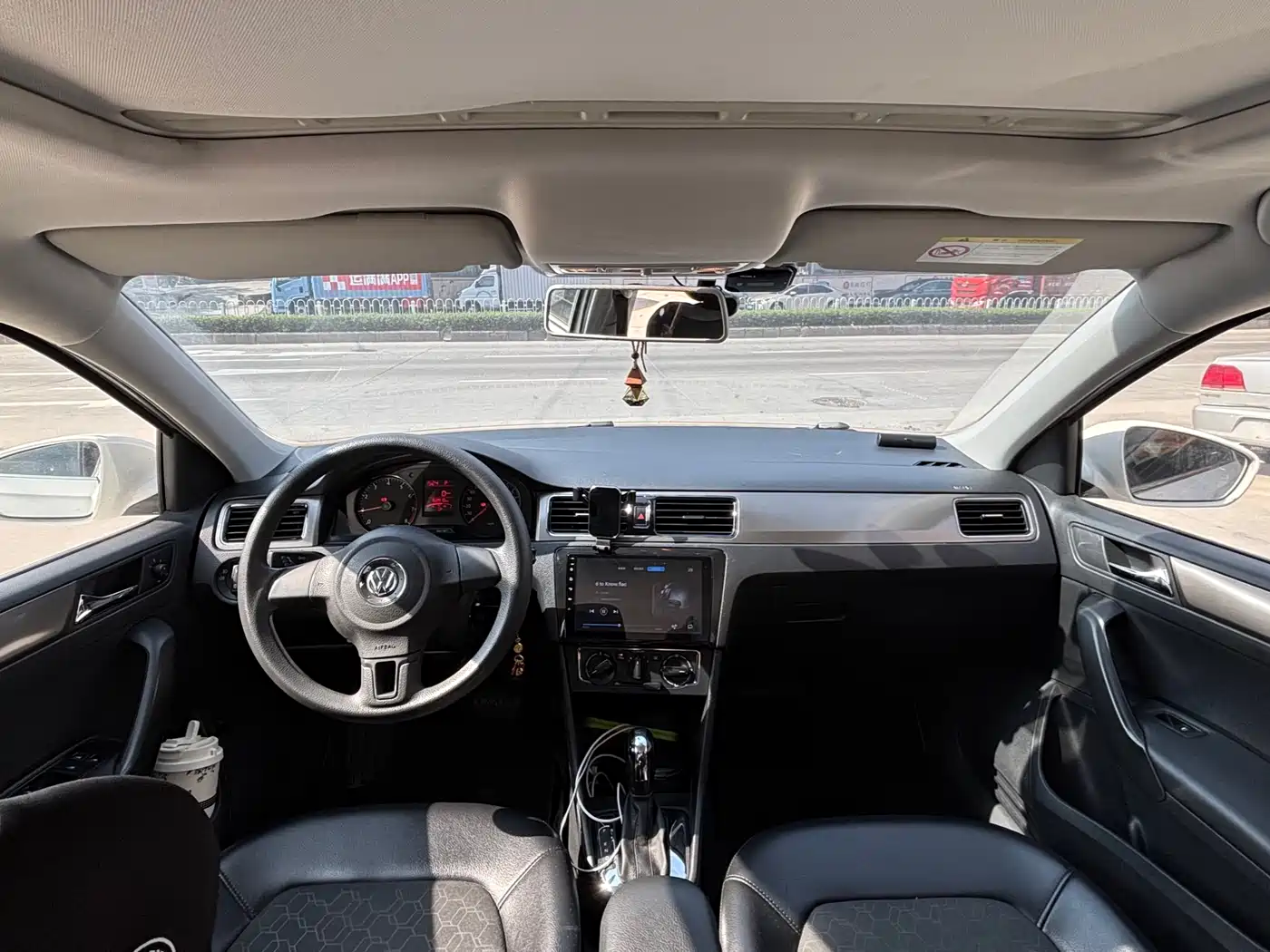 Volkswagen Santana 2015 1.6L Automatic Comfort Edition фото 7