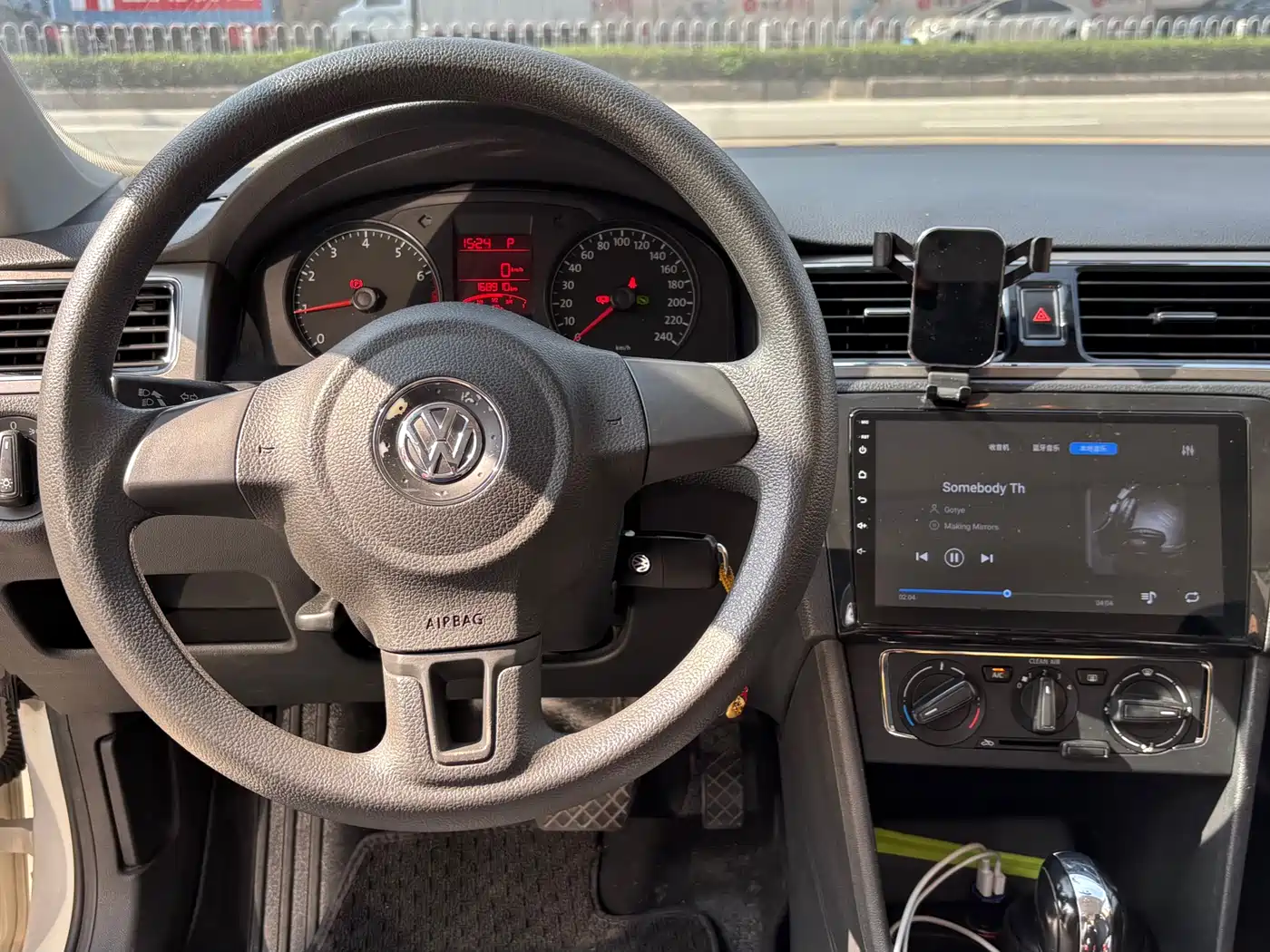 Volkswagen Santana 2015 1.6L Automatic Comfort Edition фото 8