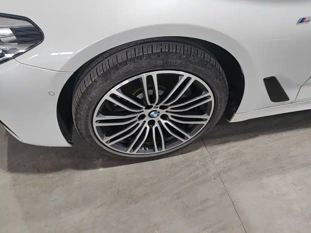 Фото 23 - BMW 5 Series