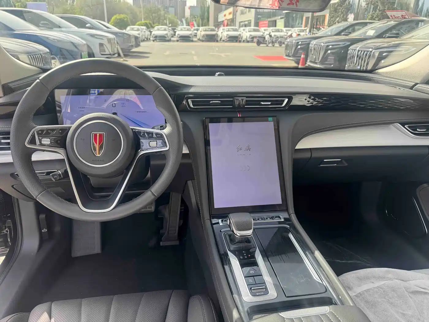 Hongqi H5 2024 2.0T Automatic Smart Connect Flag Smooth Edition фото 13