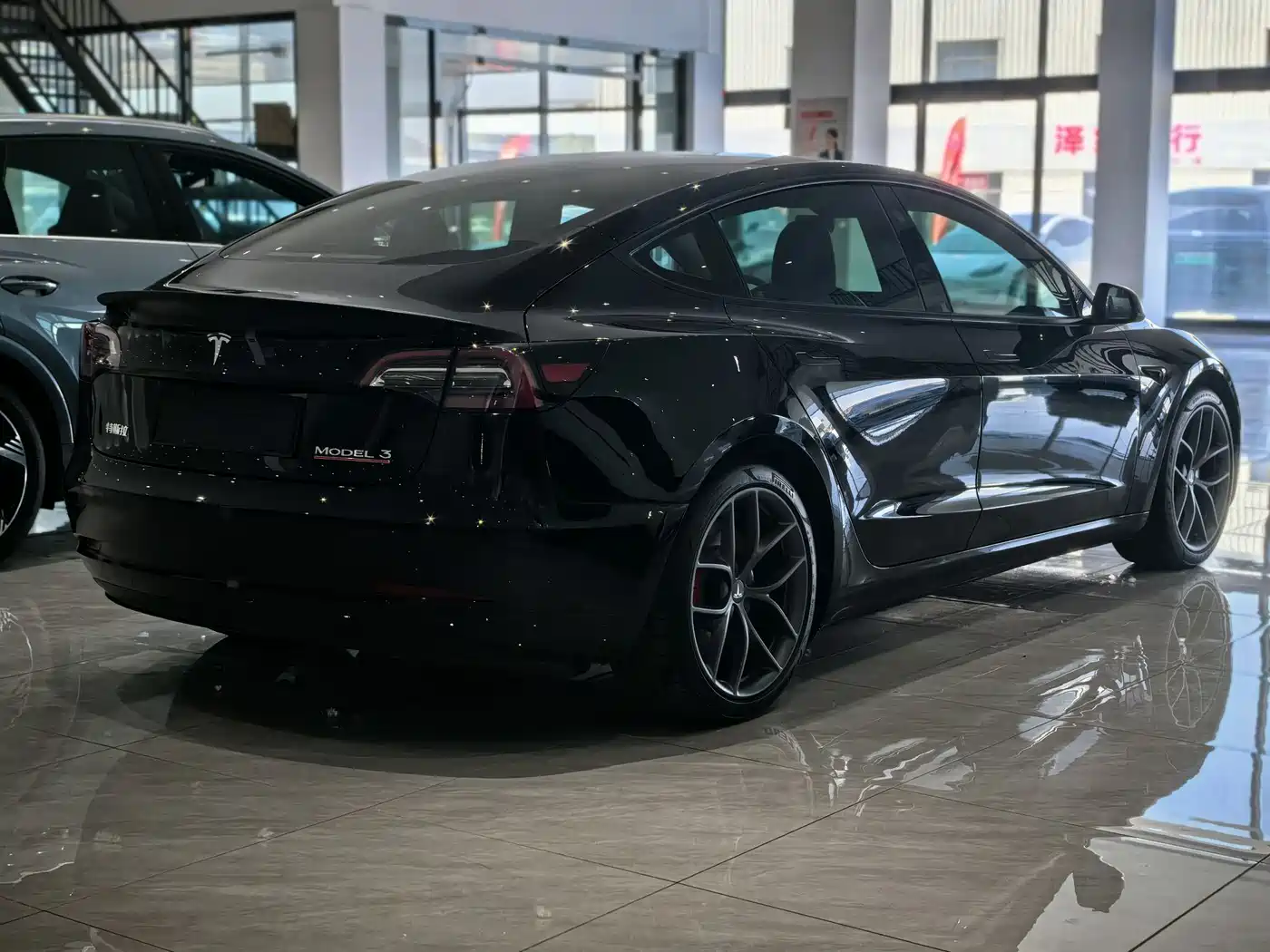 TESLA MODEL 3