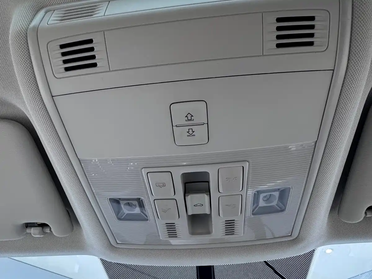 Volkswagen Tharu 2022 280TSI FWD Luxury Edition фото 23
