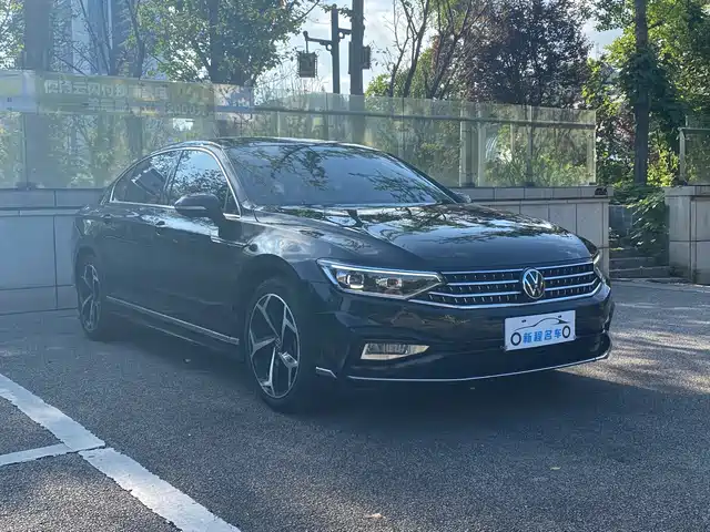 Volkswagen Magotan 2023 2 Million Units Anniversary Edition 330TSI DSG Leading Type — фото 3