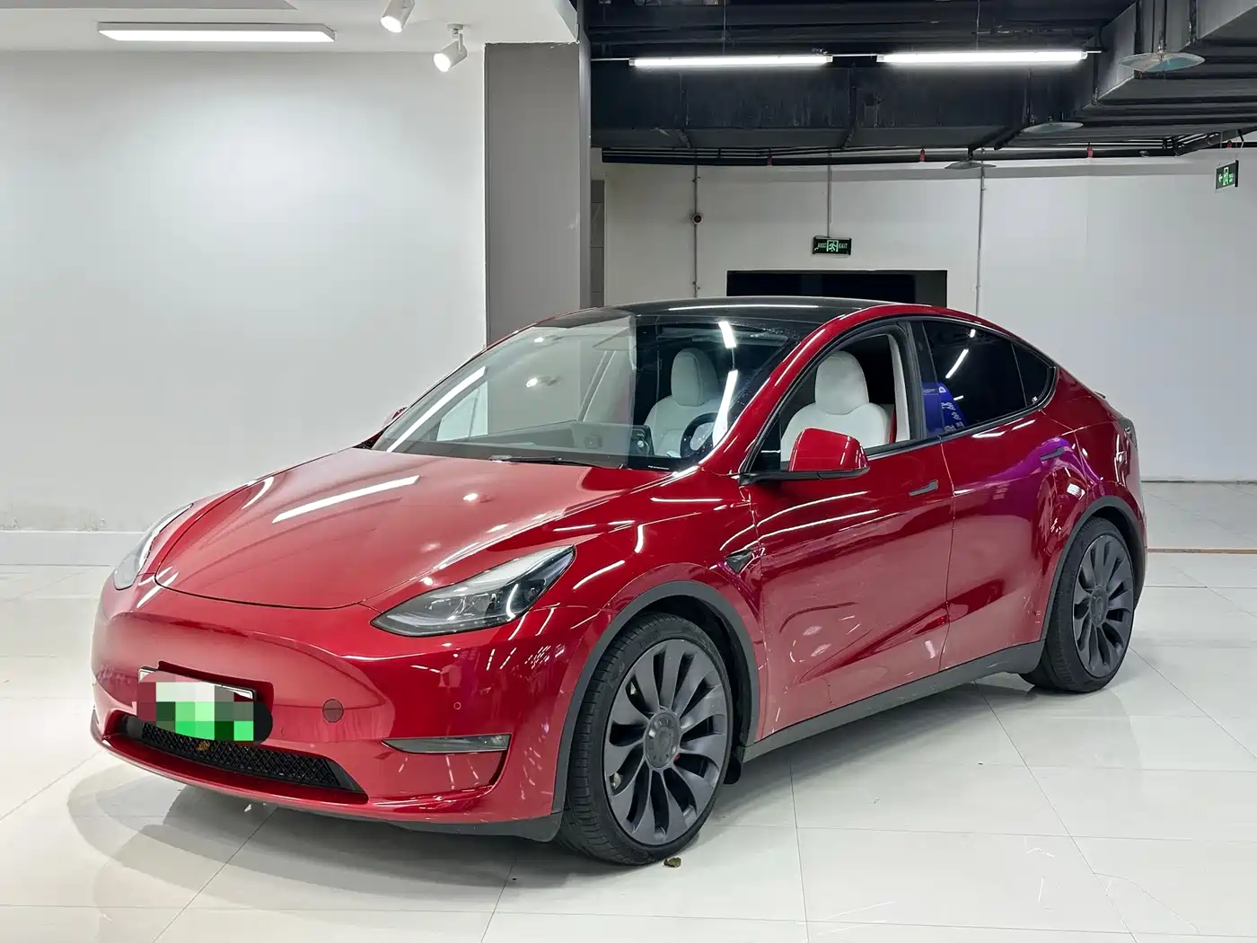 Фото 1 - Tesla Model Y