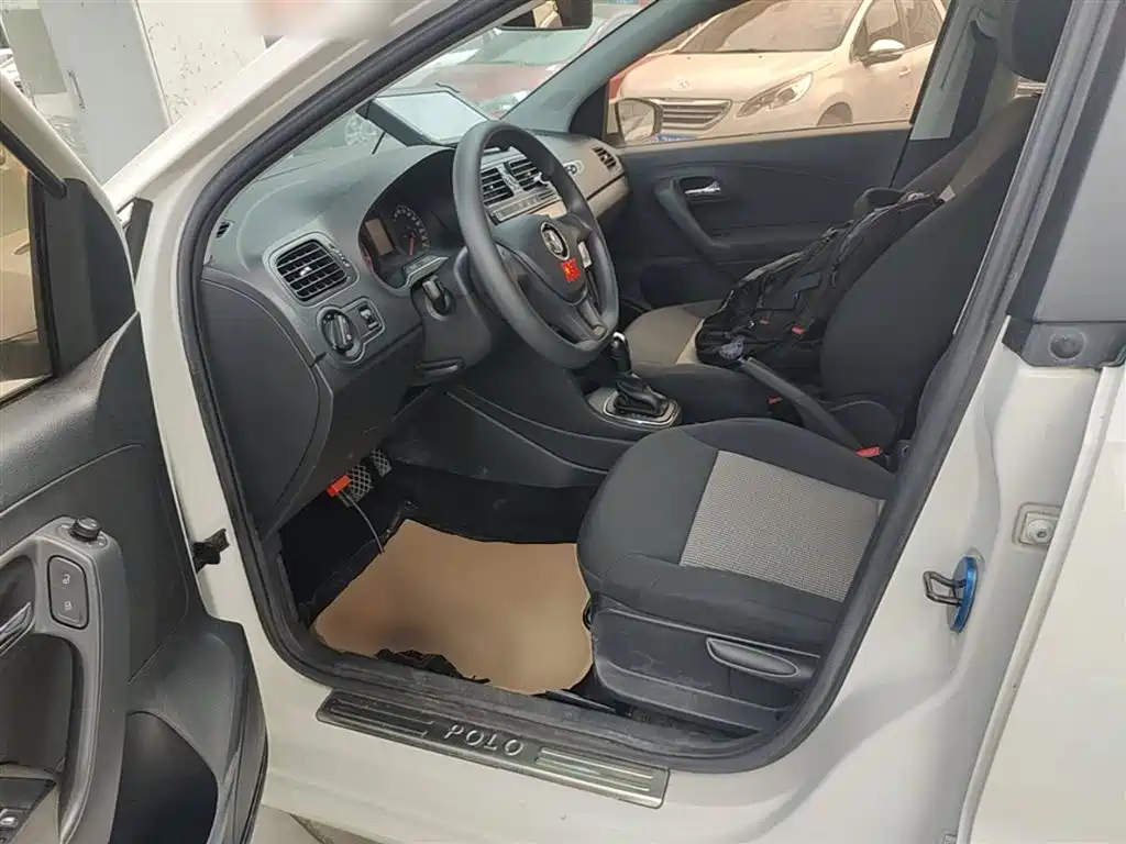 Volkswagen Polo 2018 1.5L Auto Safe Drive фото 15