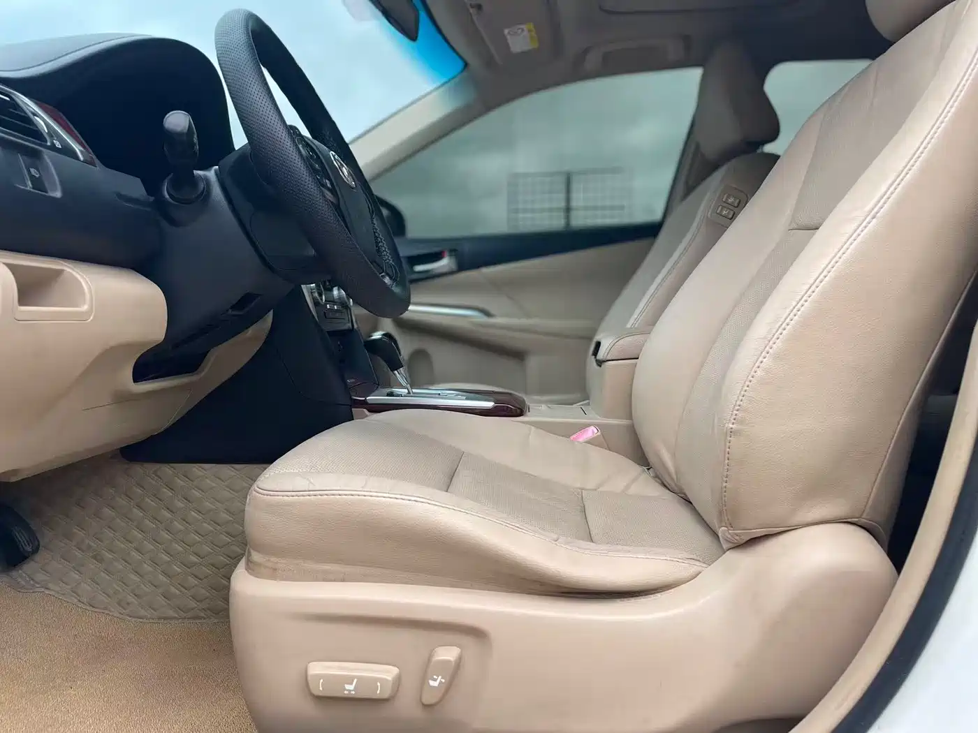 Toyota Camry 2012 2.5G Luxury Navigation Edition фото 5