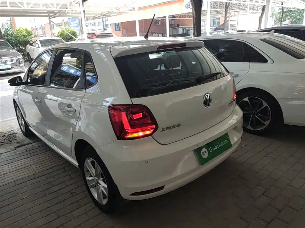 Volkswagen Polo 2016 1.6L Automatic Comfort фото 5