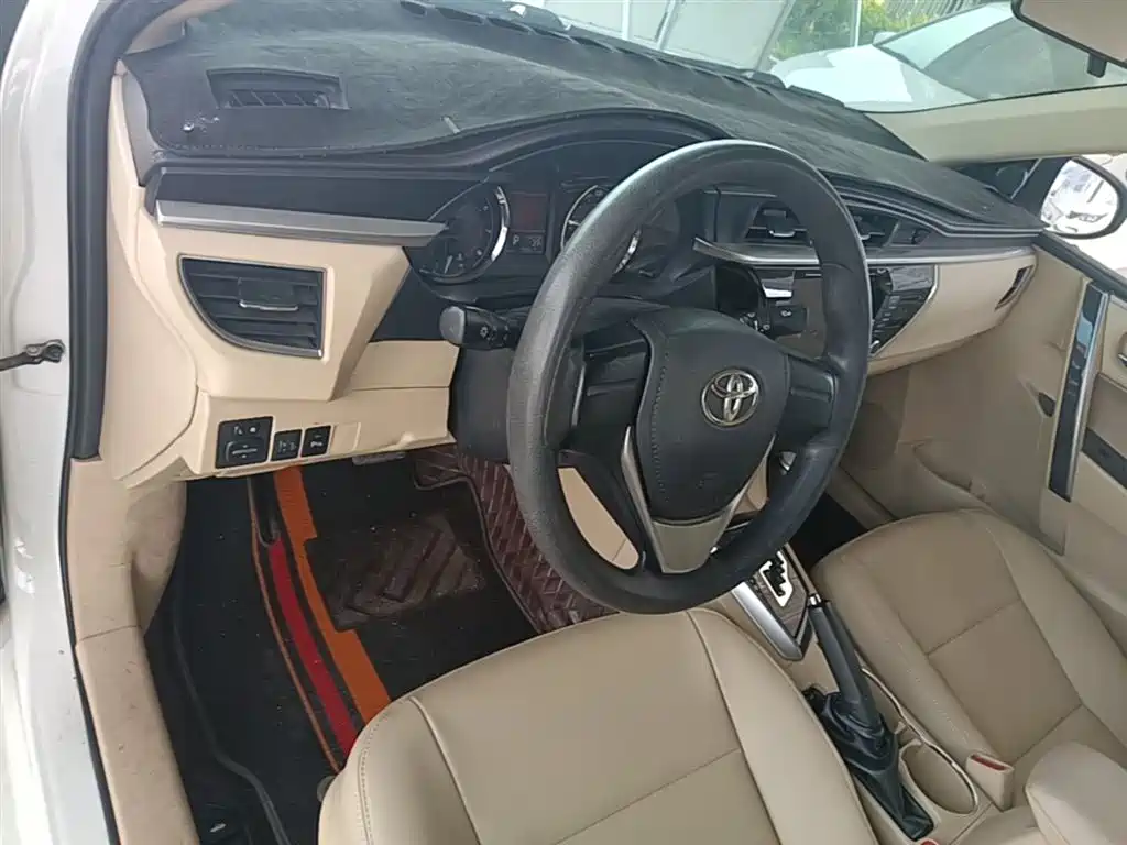 Toyota Corolla 2014 1.6L CVT GL-i фото 10