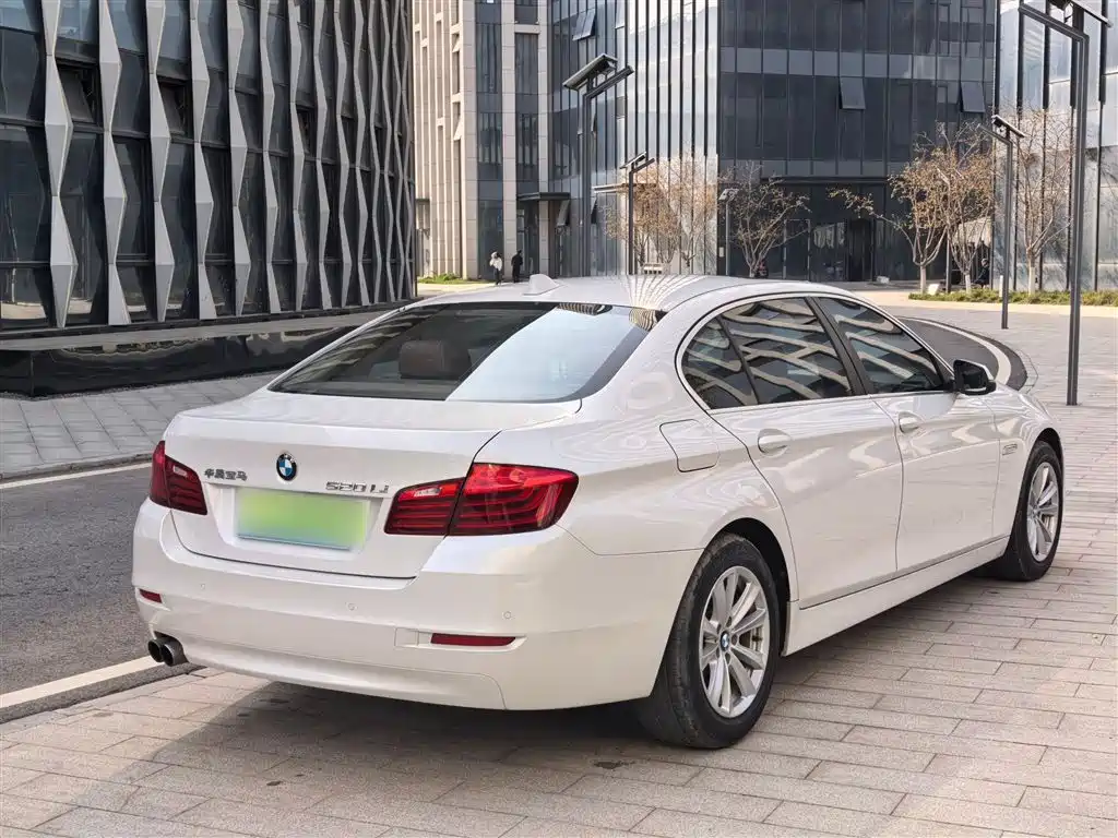 BMW 5 Series 2017 520Li Classic Edition фото 7