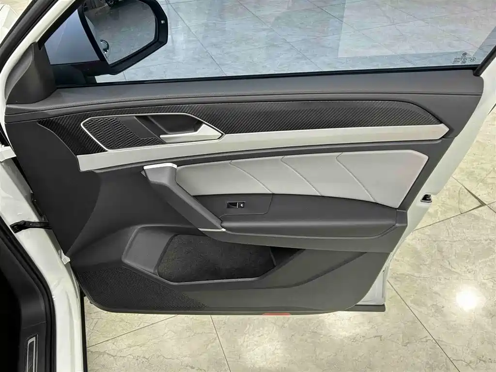 Volkswagen Tayron 2023 280TSI 2WD Luxury Plus Advanced Edition фото 12