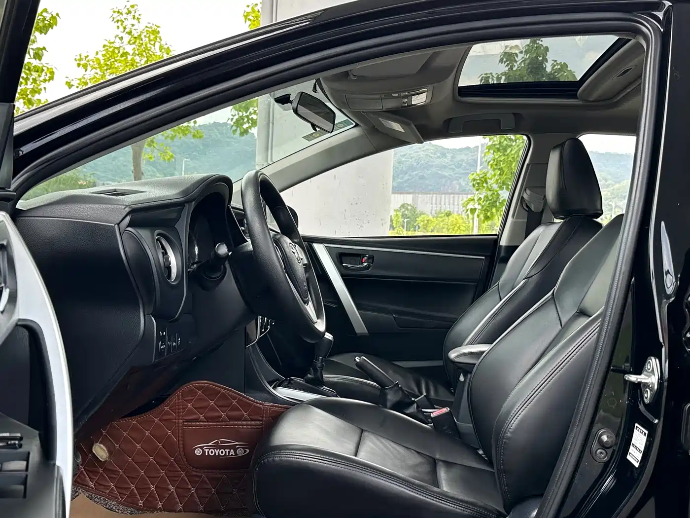 Toyota Levin 2017 Facelift 185T CVT Elite (China V) фото 4