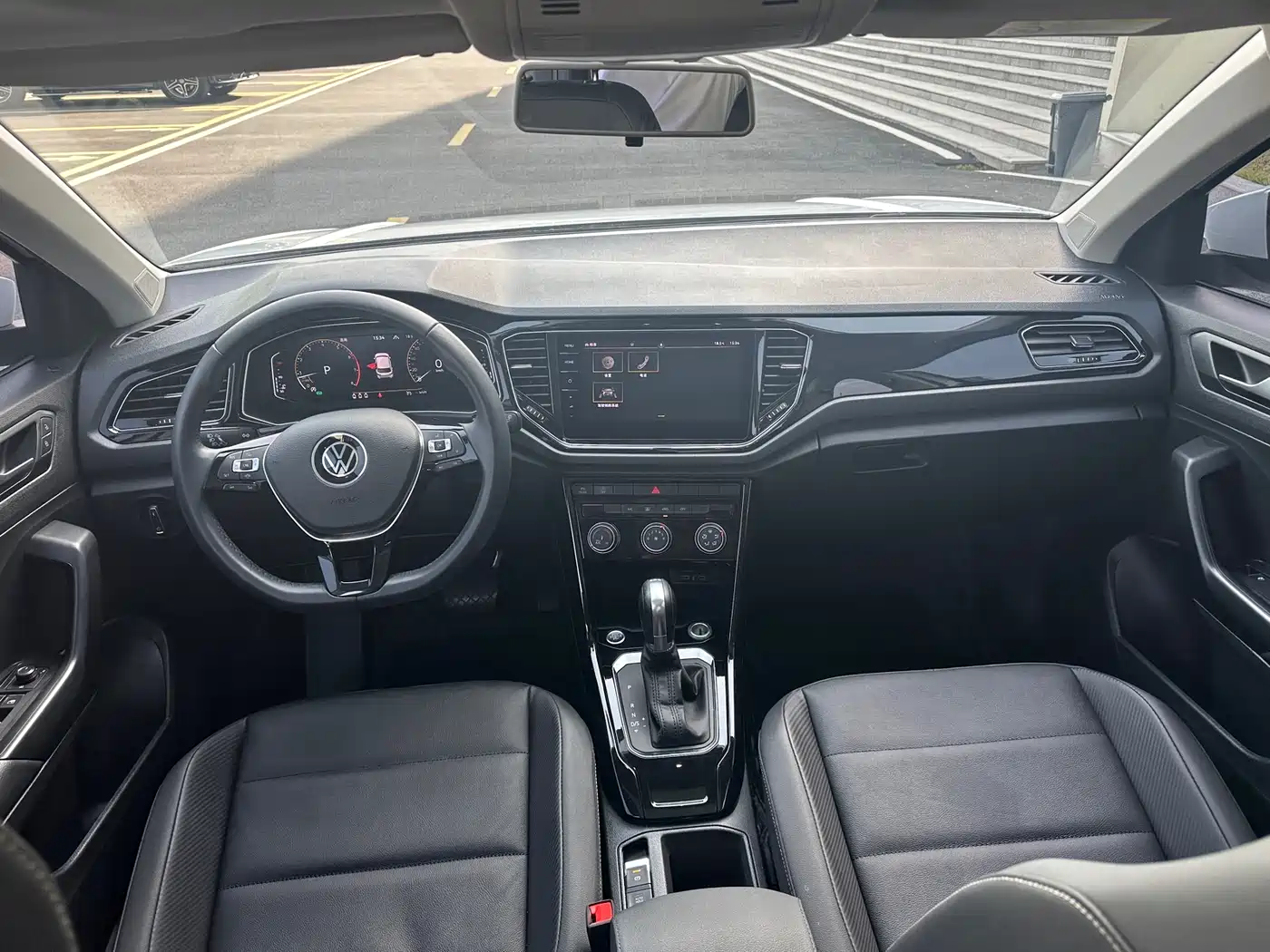 VOLKSWAGEN T-ROC EXPLORING SONGS