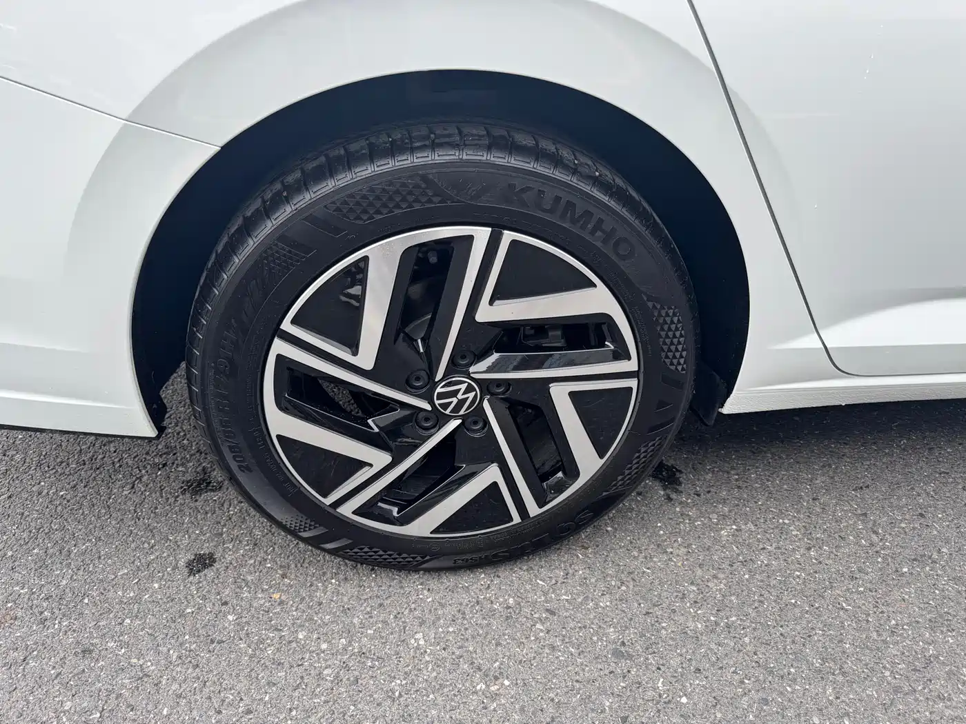 Volkswagen Sagitar 2024 300TSI DSG Surpass Edition фото 17