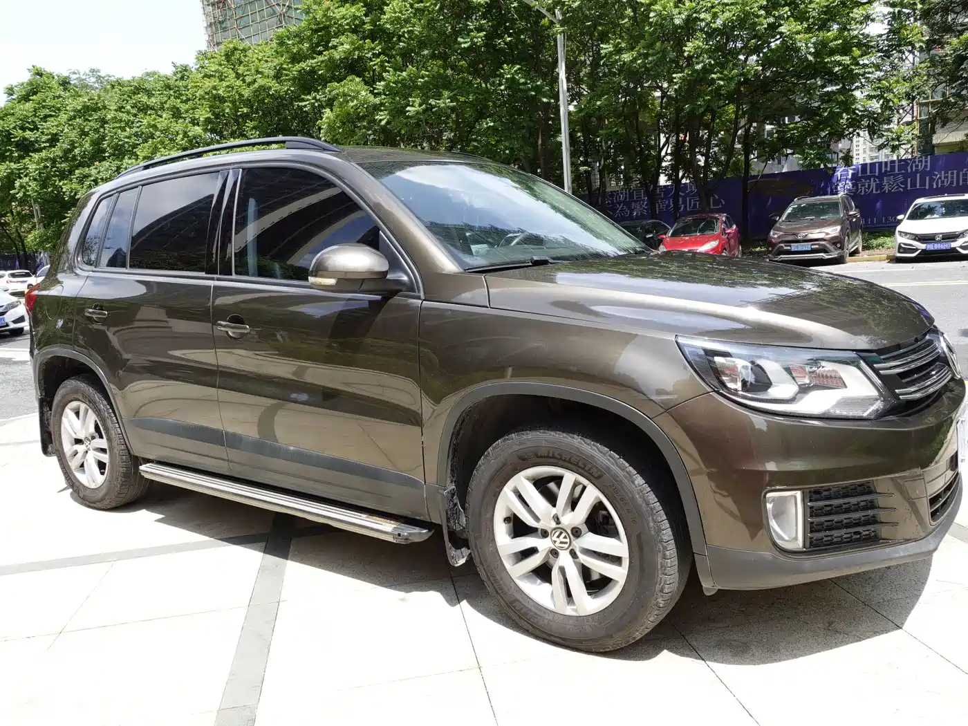 VOLKSWAGEN TIGUAN