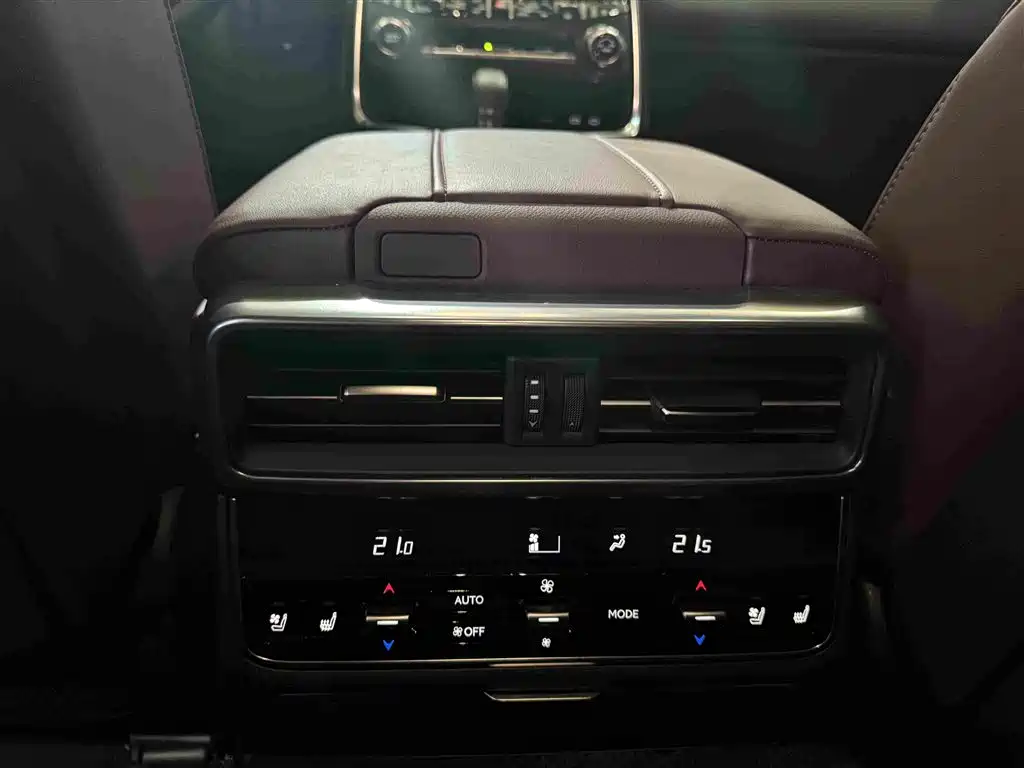 Фото 6 - Lexus LX