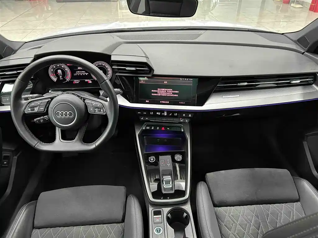 Audi A3 2023 Facelift Sportback 35 TFSI Luxury Sport фото 2