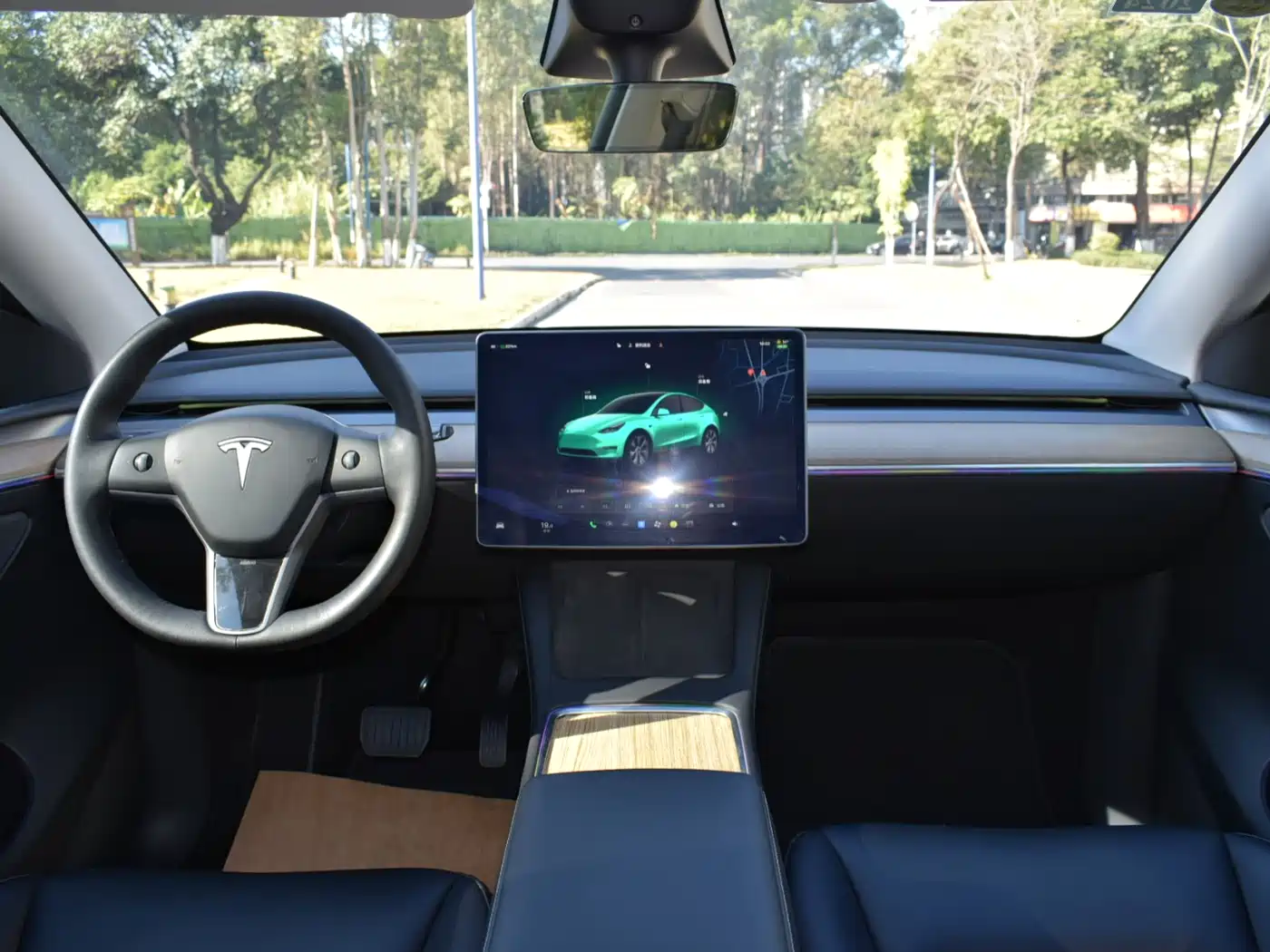 TESLA MODEL Y