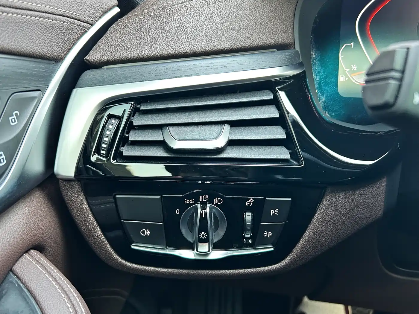 BMW 5 Series 2022 Model Second Facelift 530Li Leading M Sport Package фото 10