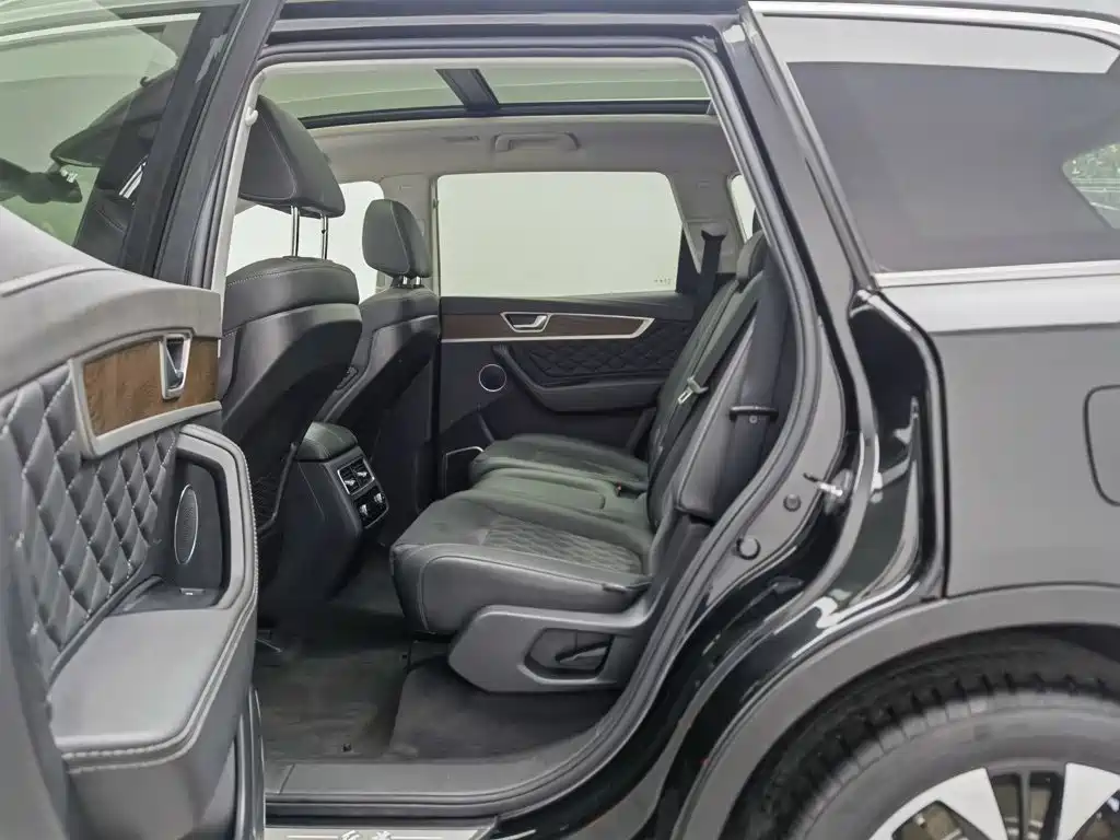 Фото 15 - Hongqi HS7