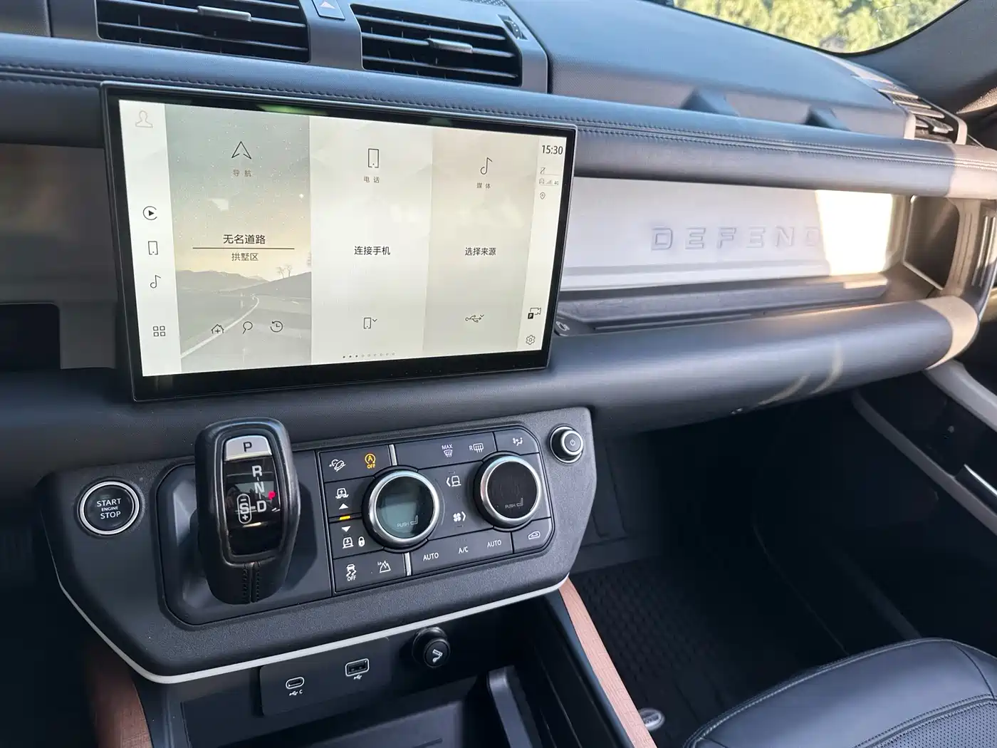 Land Rover Defender 2022 Model 90 3.0T P400 XS фото 13