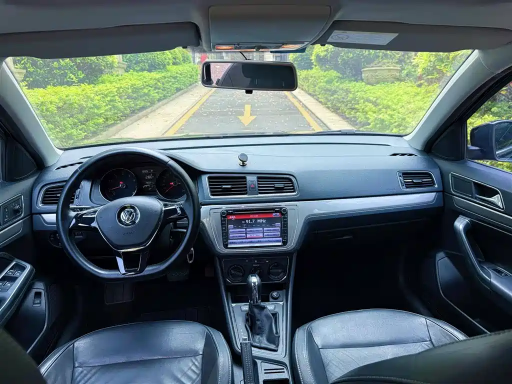 Volkswagen Lavida 2015 1.6L Automatic Comfort Edition фото 13