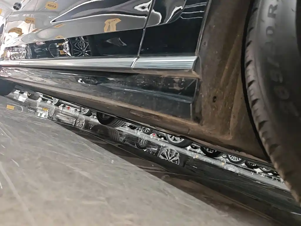 Фото 21 - Audi A8