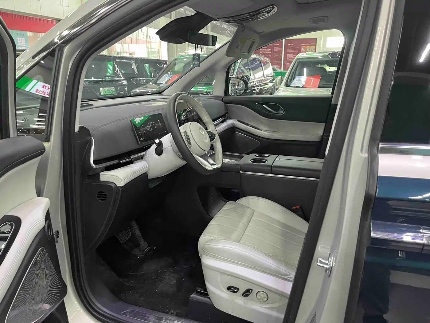 Voyah Auto Voyah Dreamer 2025 EV AWD Flagship Qiankun Edition фото 4