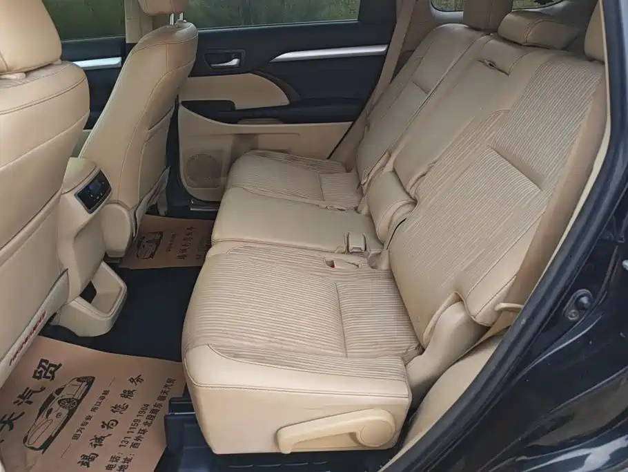 Photo 11 - Toyota Highlander