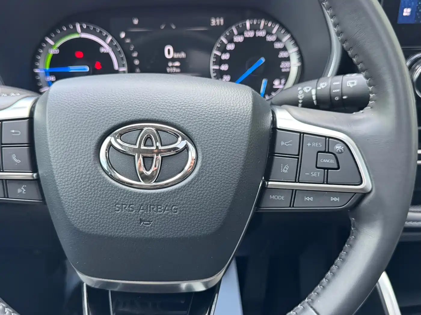 Toyota Highlander 2022 Model Dual Engine 2.5L 4WD Premium Edition 7-Seater фото 14