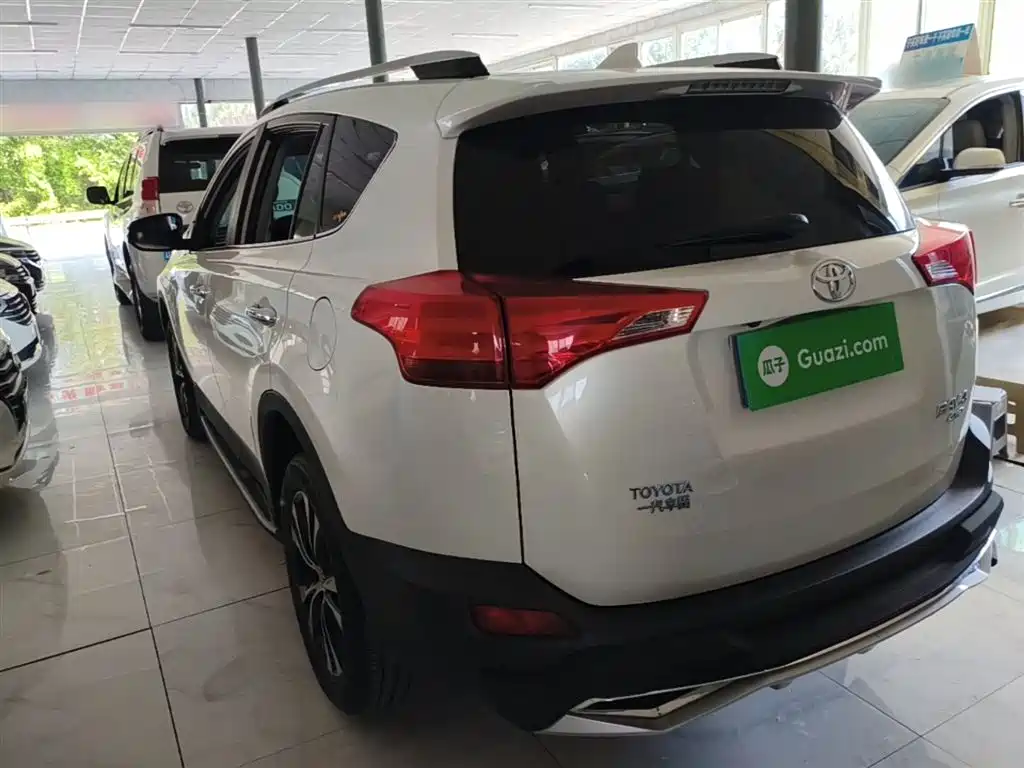 Toyota RAV4 Rongfang 2015 2.5L Automatic 4WD Elite Edition фото 5