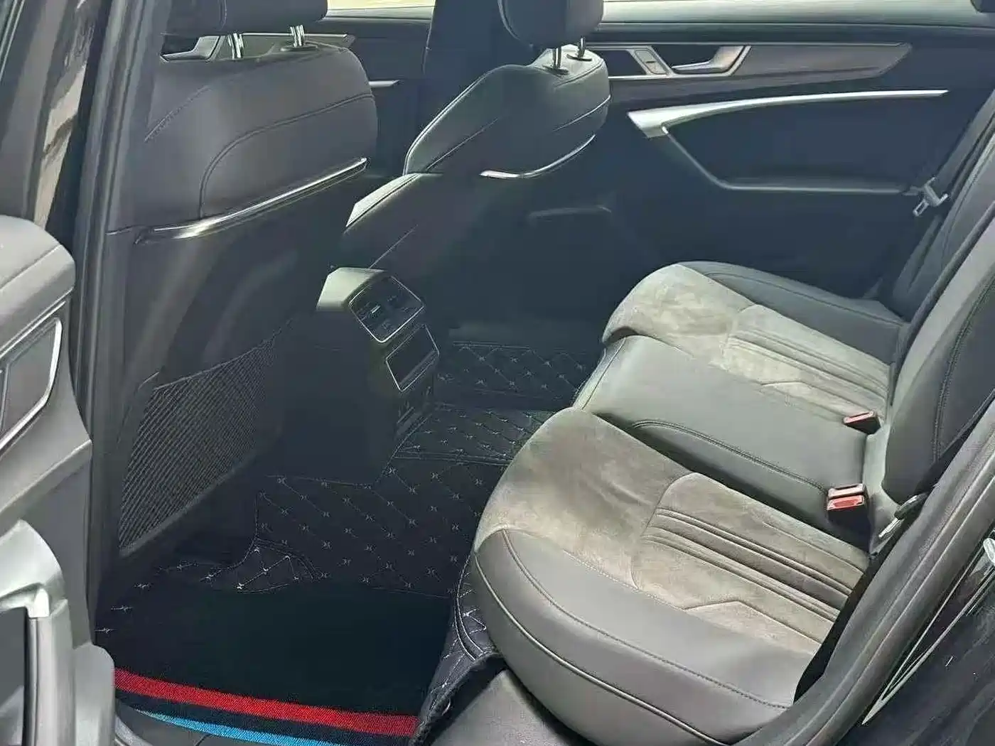 Фото 5 - Audi A6L