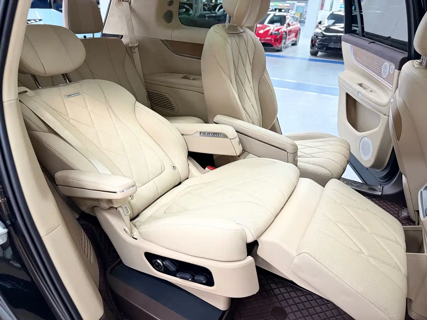 Aito M9 2024 2024 Extended Range Ultra 42kWh 6-Seater