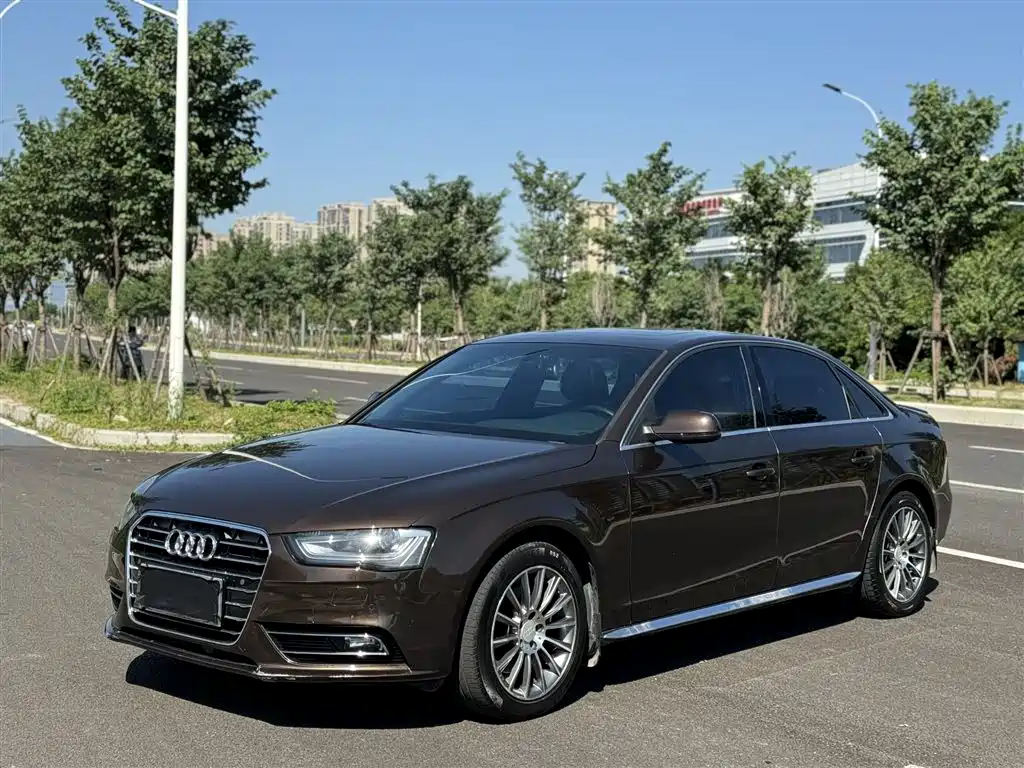 Фото 1 - Audi A4L