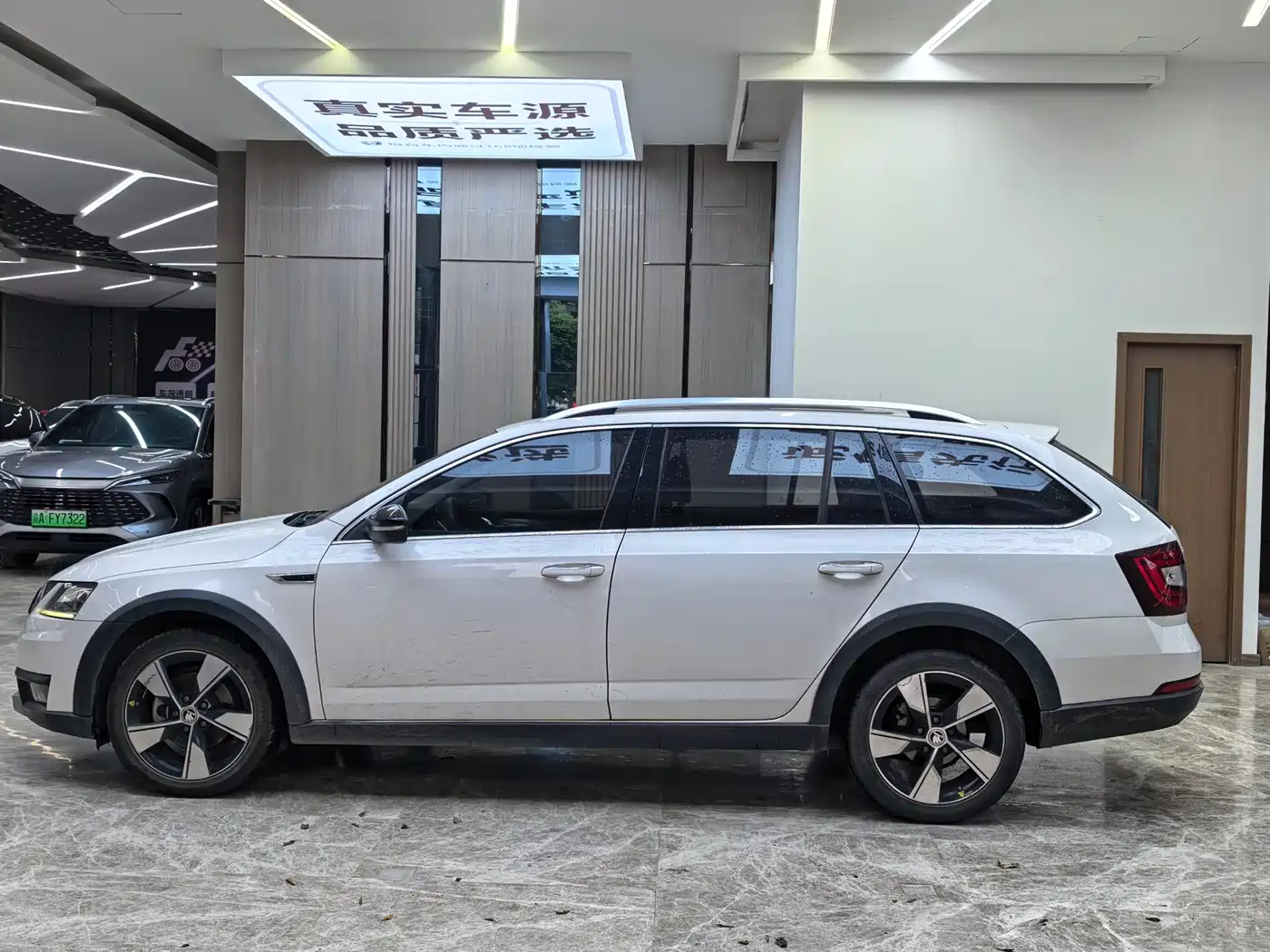 Škoda Octavia 2018 Model Wagon TSI280 DSG Luxury Edition фото 4