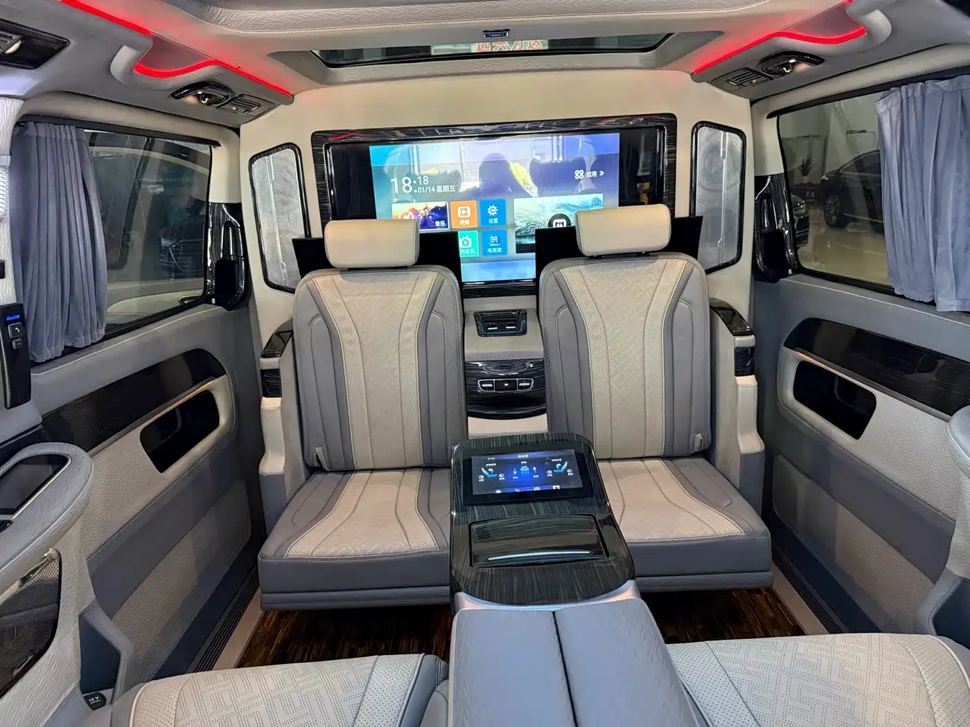 Mercedes-Benz V-Class 2018 V 260 L Premium Long Version China V фото 11