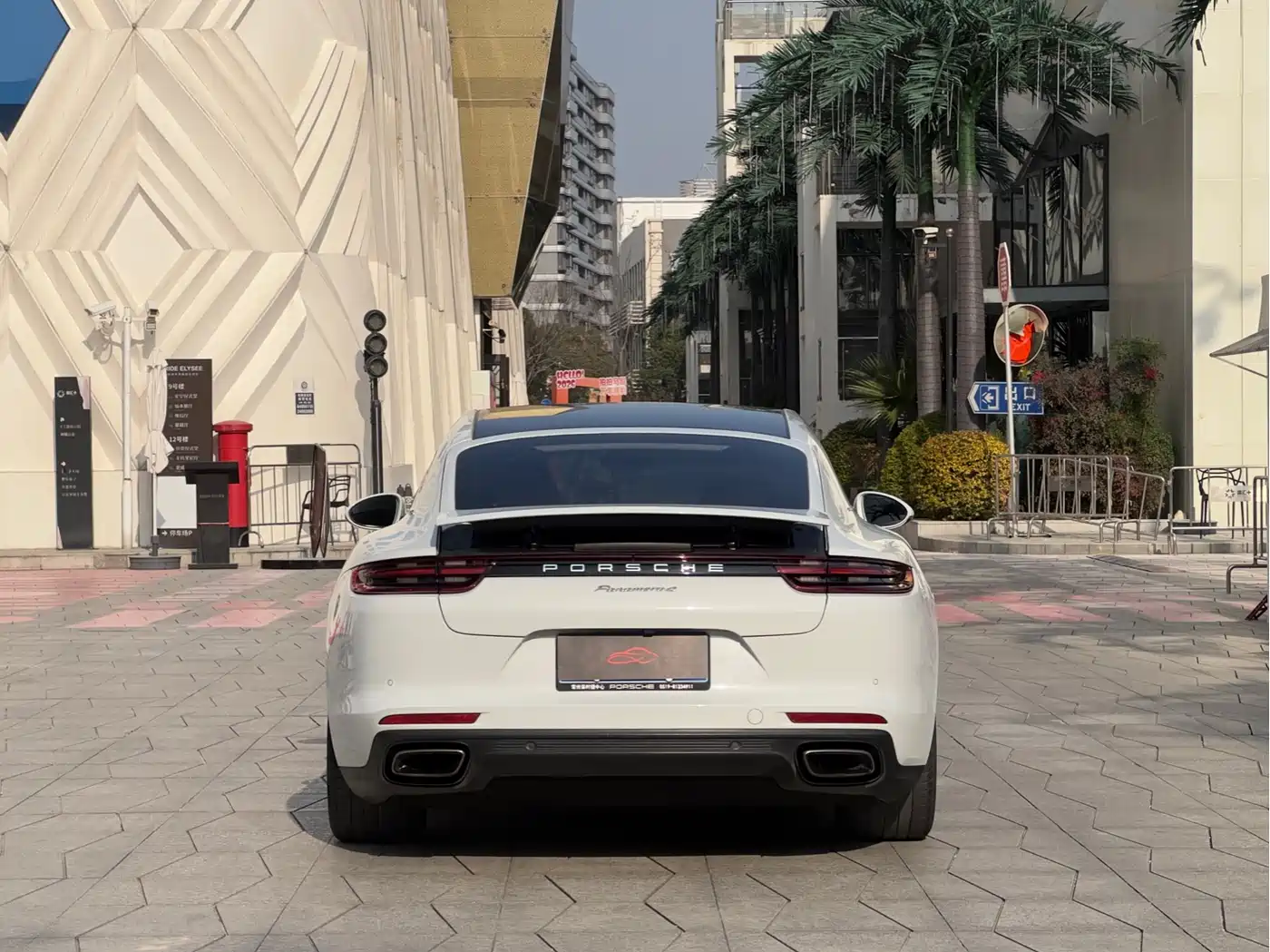 Porsche Panamera 2017 Panamera 4 Executive Long Wheelbase 3.0T фото 4