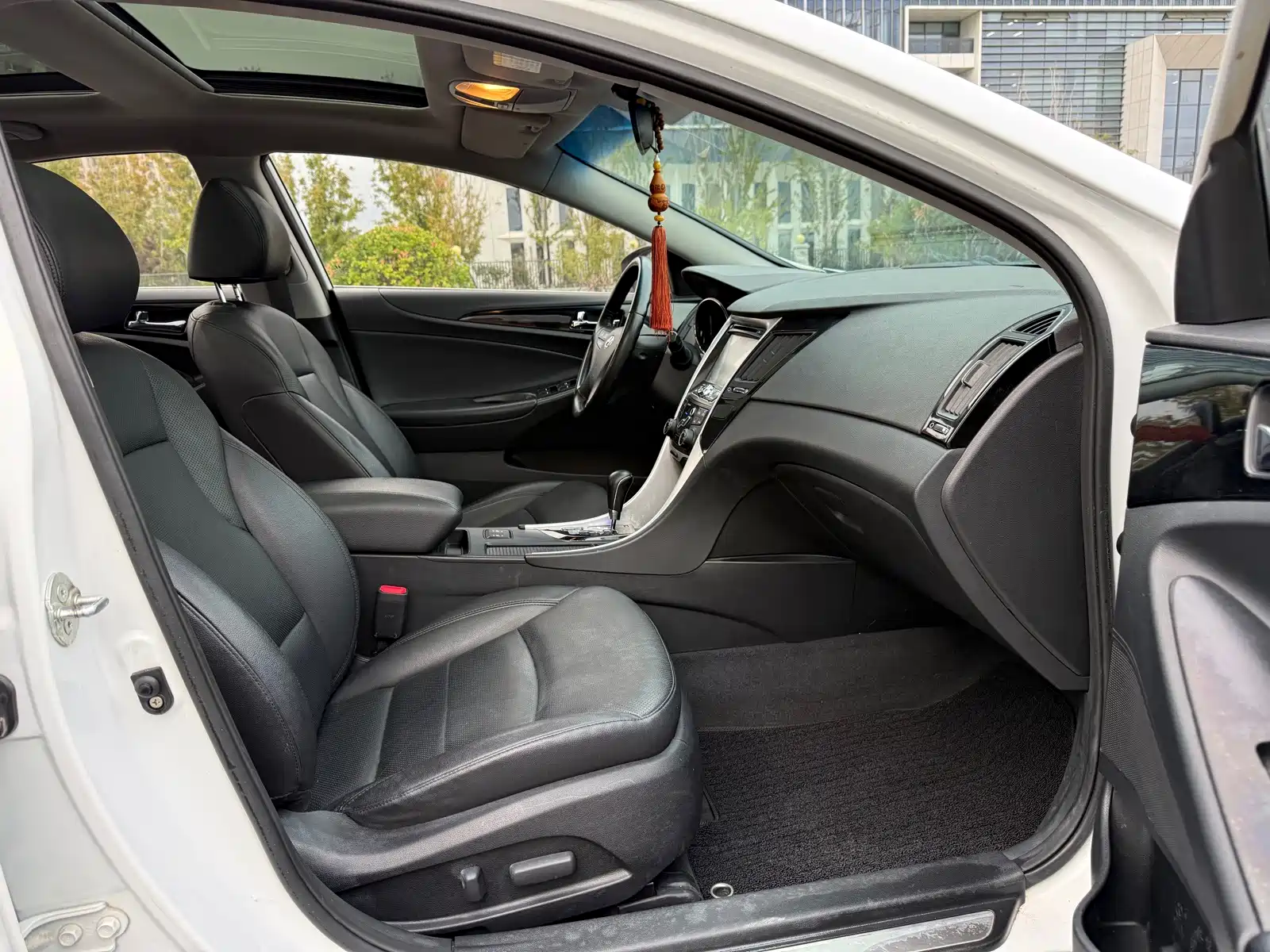 Photo 15 - Hyundai Sonata