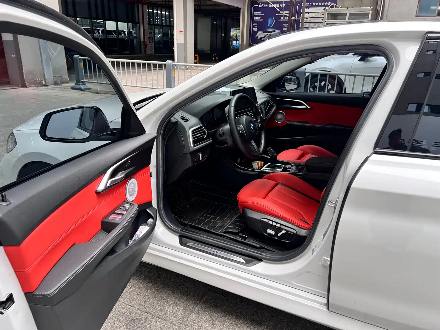 BMW 1 Series 2021 125i M Sport Black Night Edition фото 30