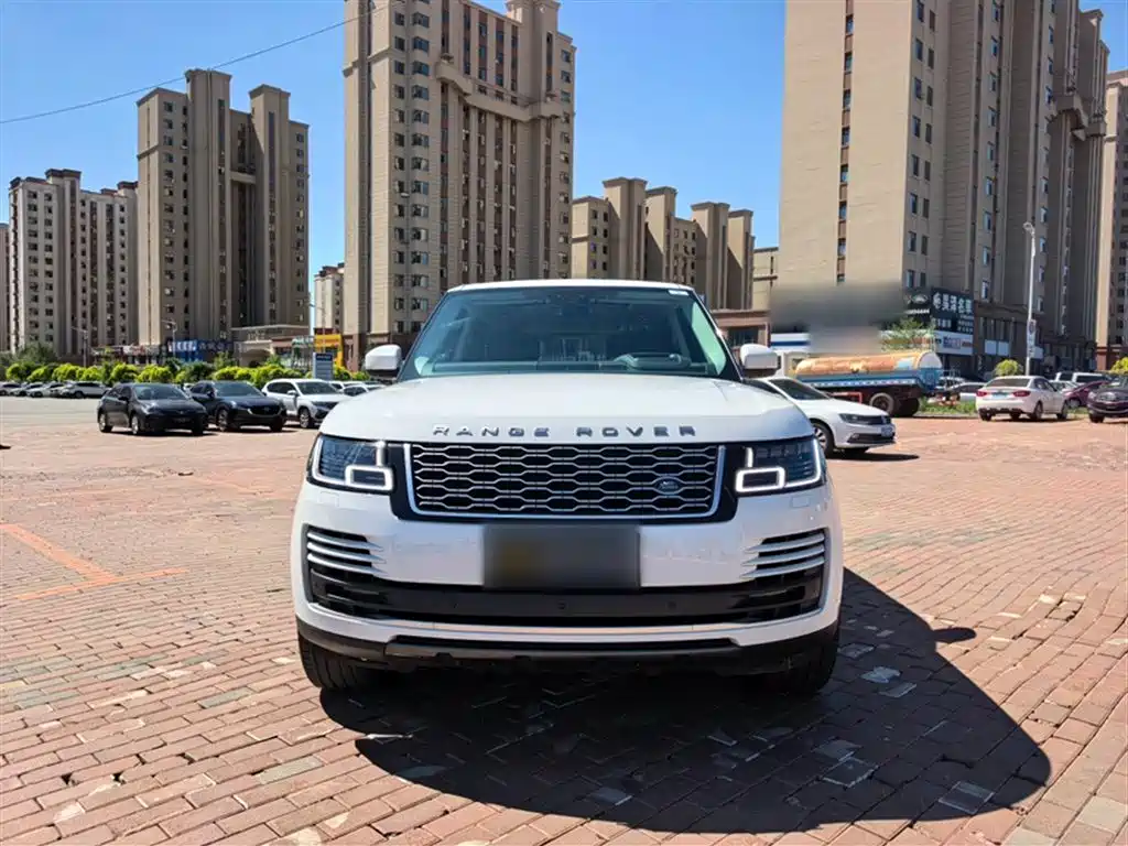 Land Rover Range Rover 2021 3.0 L6 Heritage Extended Classic Edition фото 5