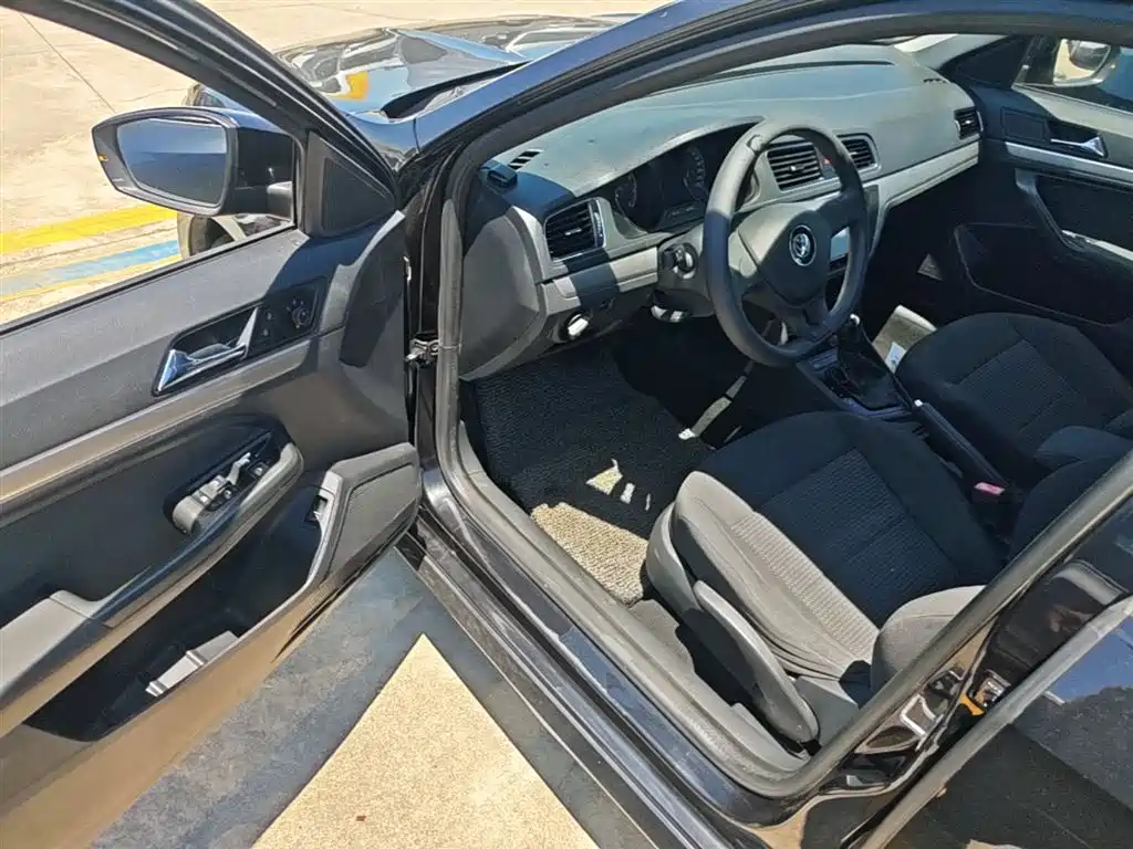 Volkswagen Lavida 2017 1.6L Automatic Trend Edition фото 16