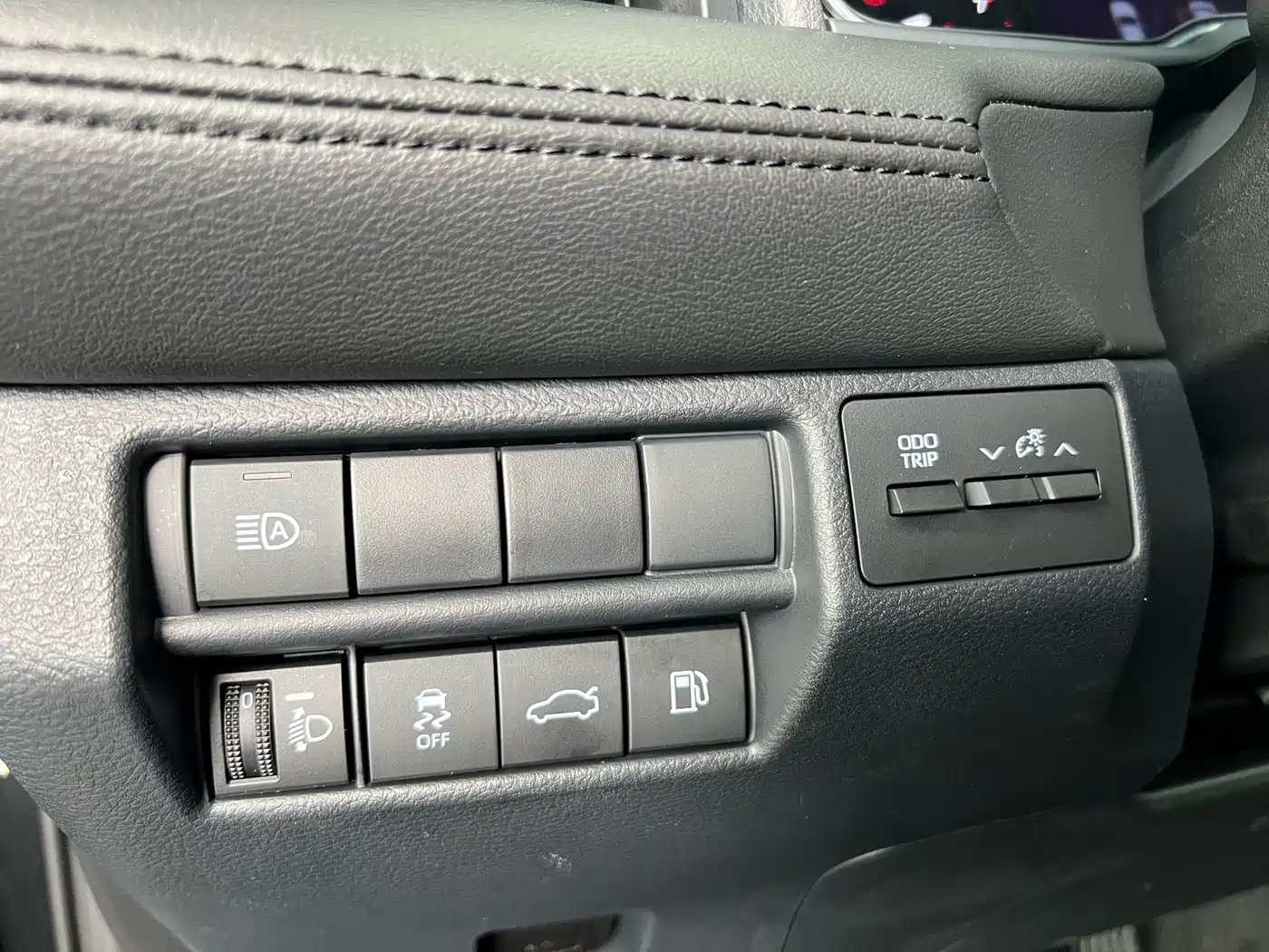 Toyota Avalon 2023 2.5L Luxury Edition фото 16