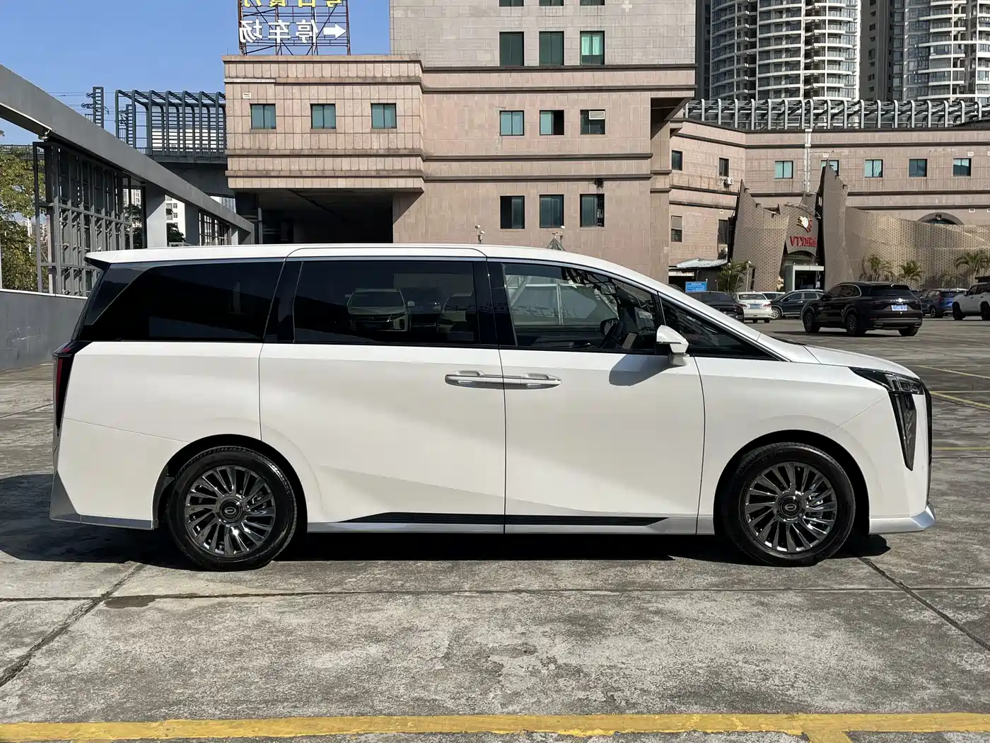 GAC Trumpchi Trumpchi M8 2023 Model Master Series Hybrid Ultimate Edition фото 21