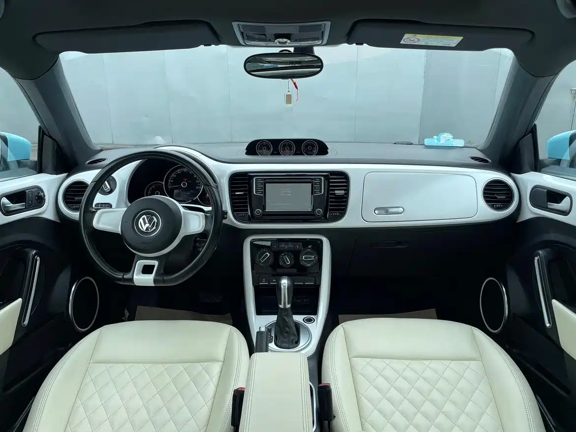 Volkswagen Beetle 2018 180TSI Trend Joy Edition фото 6
