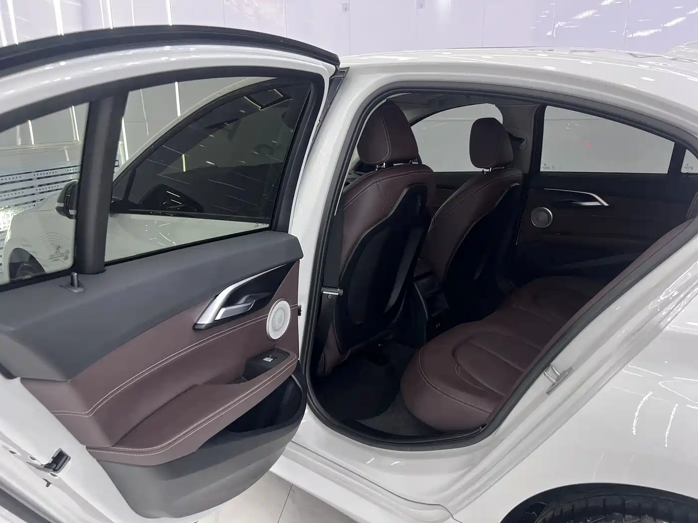 BMW 1 Series 2022 120i M Sport Shadow Edition фото 17