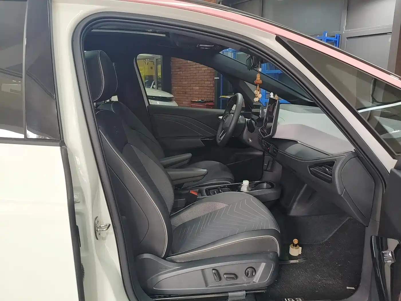 Volkswagen ID.3 2025 Smart Outstanding Edition фото 12