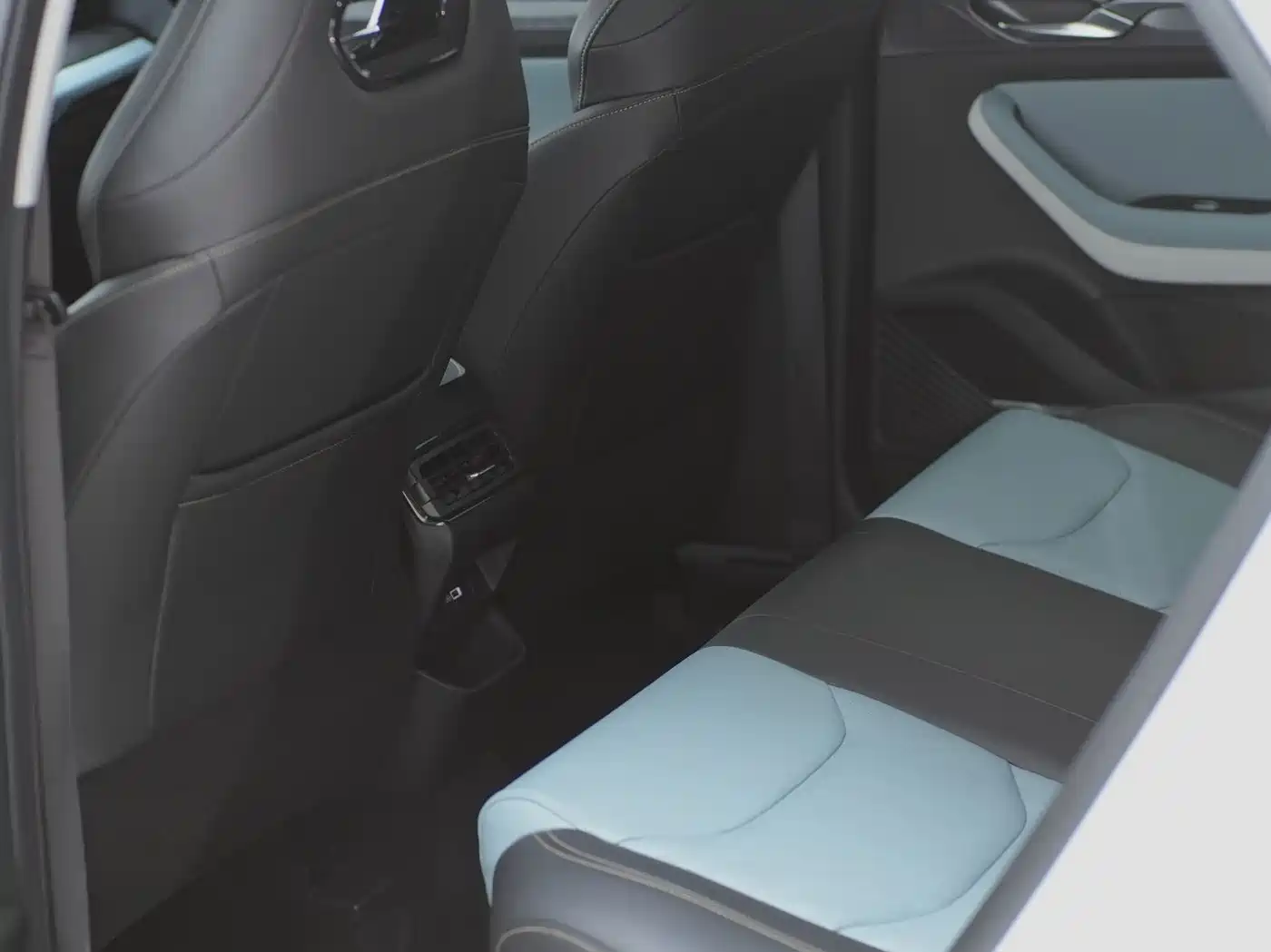 Geely Emgrand S 2022 2022 1.4T CVT Crossover Player