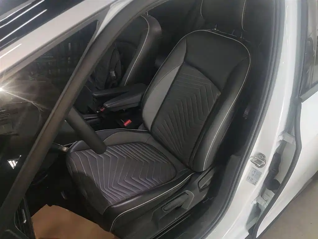 Volkswagen ID.3 2023 Pure Smart Edition фото 15