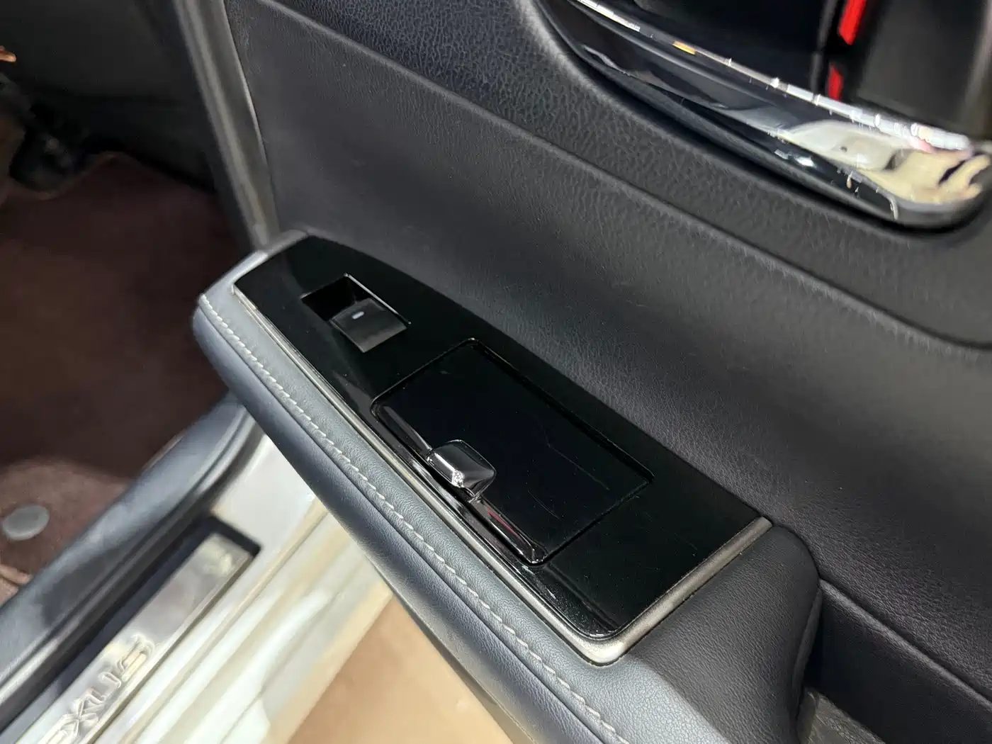 Фото 21 - Lexus ES