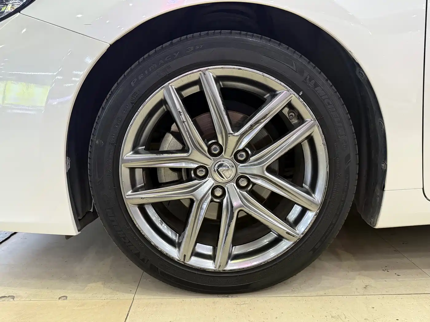 Фото 28 - Lexus ES